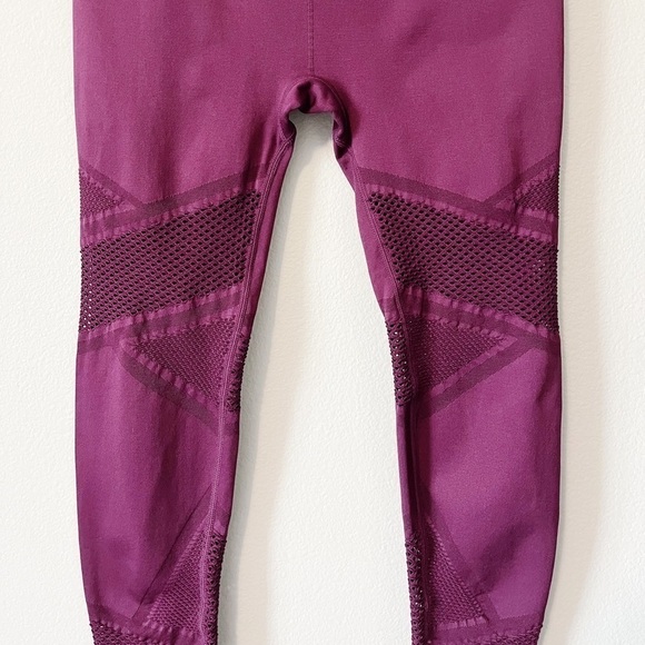 Fabletics Mosaic High Waist 7/8 Seamless Leggings Burgundy Size Small Mesh EUC - Picture 6 of 13